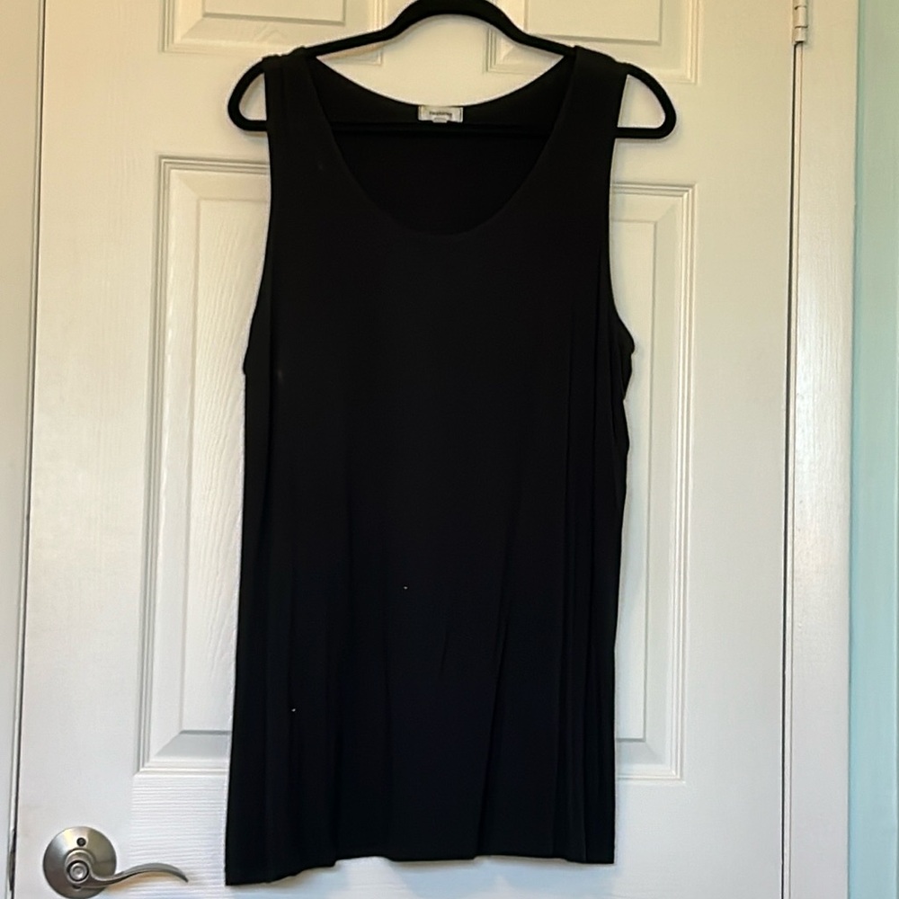 Sleeveless black knit tunic